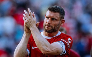 Cựu cầu thủ Liverpool cân bằng kỷ lục ra sân nhiều nhất ở Ngoại hạng Anh