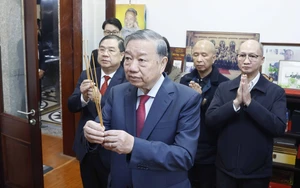 Tổng Bí thư Tô Lâm dâng hương tưởng niệm nhân 120 năm Ngày sinh Thủ tướng Chính phủ Phạm Văn Đồng