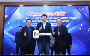 Tin nóng bóng đá Việt hôm nay 15/2: HLV Kim Sang Sik về Hàn Quốc ăn Tết; Cầu thủ Việt kiều ngưỡng mộ tài năng của HLV Lê Huỳnh Đức