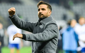 Fabregas mắng cựu đồng đội ở Chelsea nên 'chuyển sang chơi môn khác' vì nhận thẻ đỏ sau một phút