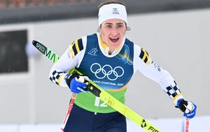 Olympic mùa Đông gây bất ngờ khi VĐV trượt tuyết bằng một chiếc ván vẫn giành huy chương