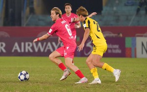 Mặc dù sử dụng cầu thủ nhận ba thẻ vàng, nhưng tại sao đối thủ của CAHN không bị xử phạt?