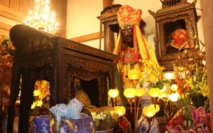 Độc đáo bảo vật quốc gia Tượng Phật bằng gỗ Mẫu Man Nương