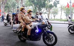 Lực lượng CSGT đồng loạt ra quân kiểm tra nồng độ cồn trong ngày Mùng 1 Tết