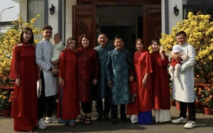 Vợ chồng Văn Lâm hạnh phúc đón chào năm mới Bính Ngọ