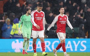 Đánh rơi chiến thắng trước đội bét bảng đầy khó tin, Arsenal gây thất vọng tràn trề