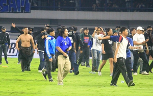 CLB Indonesia đối mặt án phạt nặng của AFC khi để CĐV gây hỗn loạn ở trận thua đội bóng Thái Lan 