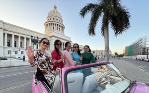 Áo dài Việt Nam khoe sắc bên xe cổ ở La Habana đón Tết