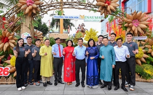 Khai mạc đường hoa cửa ngõ sân bay Tân Sơn Nhất