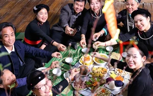 Bên mái nhà sàn, cùng đồng bào Tuyên Quang đón Tết đoàn viên