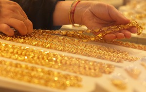 Giá vàng, bạc tiếp tục lao dốc sau động thái CME siết quy định ký quỹ