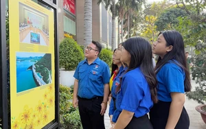 96 năm thành lập Đảng: Triển lãm ảnh “Dân tộc anh hùng, Đảng quang vinh, Bác Hồ vĩ đại”