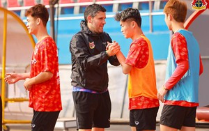 Các đội bóng V-League hối hả tập luyện ngày mồng 4 Tết