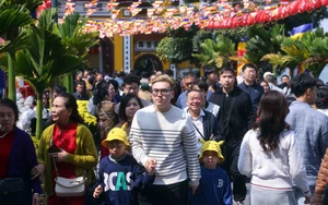 Lượng khách tham quan các khu di tích lịch sử ở Thủ đô tăng đột biến