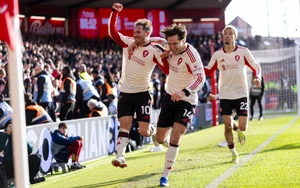 Liverpool thắng nghẹt thở trước Nottingham ở phút bù giờ