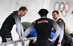 Olympic Mùa Đông gặp sự cố khi một VĐV nhập viện do cú lật xe kinh hoàng ở chung kết