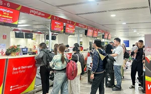 Sân bay Tân Sơn Nhất lại lập kỷ lục mới trong ngày Mùng 6 Tết