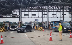 Hỗ trợ phân luồng, điều tiết giao thông để đảm bảo an toàn cho người dân