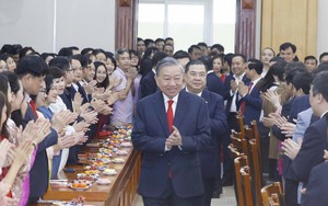 Tổng Bí thư Tô Lâm chúc Tết cán bộ, công chức, viên chức, người lao động Văn phòng Trung ương Đảng