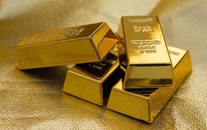 Giá vàng thế giới chạm đỉnh ba tuần do lo ngại về thuế quan