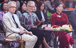 Phu nhân Tổng Bí thư và Công tước xứ Richmond cùng Phu nhân tham quan Bảo tàng Mỹ thuật Việt Nam