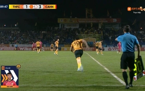 Thanh Hóa tung thủ môn vào... đá tiền đạo trong trận đấu với CAHN ở V-League