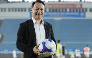 Thầy ngoại xin nghỉ, CLB Nam Định đưa HLV Vũ Hồng Việt quay lại 'ghế nóng'