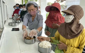 Bếp ăn từ thiện “Hiểu và Thương”- Nơi san sẻ yêu thương vì bệnh nhân nghèo