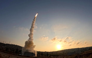 Xung đột tại Trung Đông: Iran phóng hàng chục tên lửa sang Israel