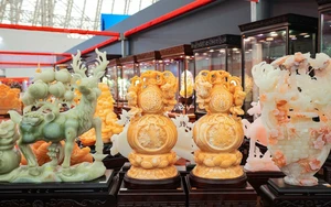 Sôi động không gian đá quý tại Hội chợ Mùa Xuân 2026