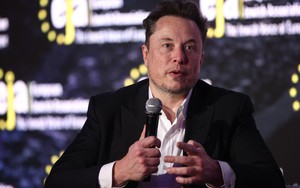 Tỷ phú Elon Musk đã trở thành người đầu tiên trong lịch sử sở hữu tài sản hơn 800 tỷ USD