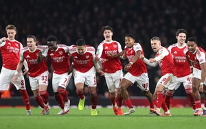 Arsenal mơ 'ăn 4': Cẩn thận trèo cao, ngã đau