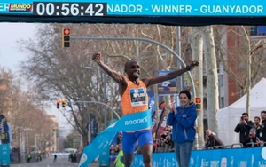Kỷ lục thế giới bán marathon của Jacob Kiplimo bất ngờ không được World Athletics công nhận