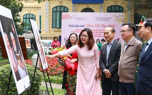 Khai mạc triển lãm ảnh "Xuân Hà Nội 2026"