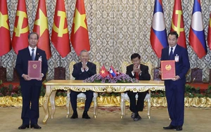 Tổng Bí thư Tô Lâm chứng kiến Lễ trao các văn kiện hợp tác Việt Nam – Lào