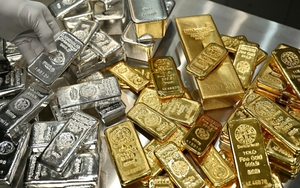 Giá vàng giảm sâu, giá bạc mất mốc 70 USD/ounce