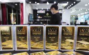 Giá vàng và bạc đều tăng bất chấp làn sóng bán tháo trên thị trường chứng khoán