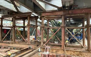  Tạm dừng tàu qua Long Biên do sự cố kết cấu