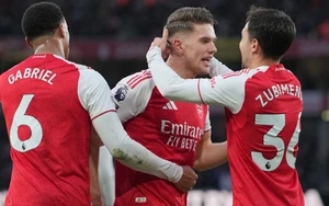 Arsenal càng đá càng lì