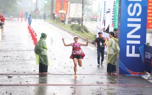 Hoàng Nguyên Thanh giành 100 triệu, Hồng Lệ phá sâu kỷ lục marathon cá nhân
