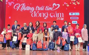 Mang Tết yêu thương đến với trẻ em kém may mắn