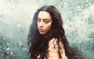 Album "Wuthering Heights": Bước chuyển mình ngoạn mục của Charli XCX