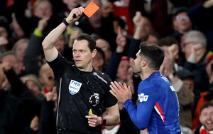 Chelsea ngao ngán khi đội nhà nhận nhiều thẻ đỏ nhất Ngoại hạng Anh