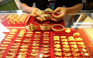 Giá vàng dự báo sẽ sớm vượt mốc 5.500 USD/ounce