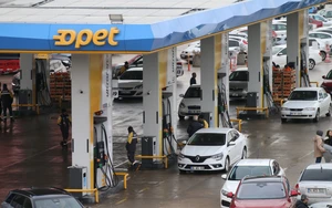 Giá dầu tiếp tục giảm, thị trường chứng khoán vùng Vịnh phục hồi