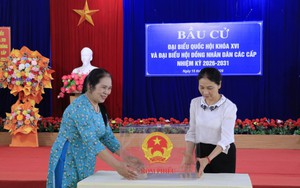 Bầu cử Quốc hội và HĐND: Đảm bảo các cử tri đều tự tay bỏ lá phiếu của mình