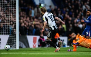 Thua ngay trên sân nhà, Chelsea lâm nguy trong cuộc đua top 4 Ngoại hạng Anh