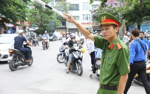 Phân luồng giao thông nhiều tuyến phố quanh hồ Hoàn Kiếm để thi công chống ngập