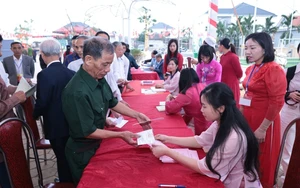 Bầu cử Quốc hội và HĐND: Cử tri Thủ đô tự hào cầm lá phiếu gửi niềm tin