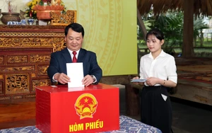 Bộ Nội vụ: Một số địa phương tỷ lệ cử tri đi bầu cử đạt trên 99%